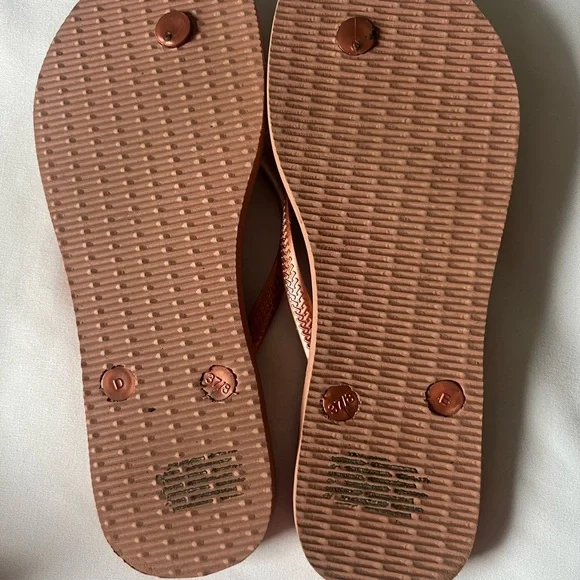Brand new womens size 7/8 Cheetah print Havaianas Flip flops - Picture 3 of 3